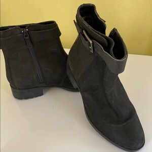 Cole Haan Black Leather Zipper Ankle Boot Size 6